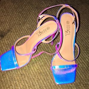 Size 8 /38 Metallic /Shiny Heel